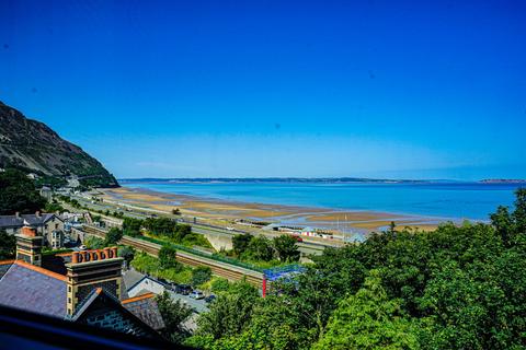 4 bedroom end of terrace house for sale, Marine Terrace, Penmaenmawr, LL34