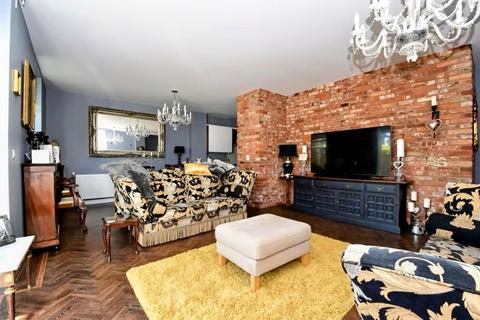 4 bedroom end of terrace house for sale, Chapel Drive, Dartford, DA2