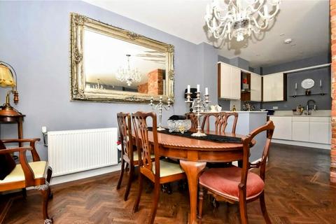 4 bedroom end of terrace house for sale, Chapel Drive, Dartford, DA2