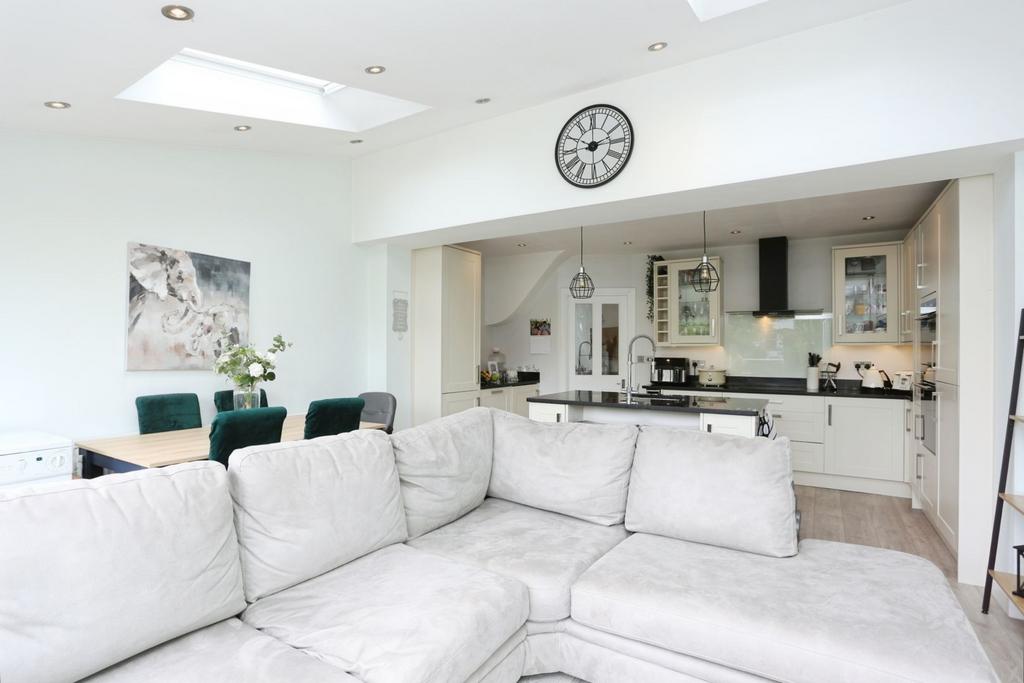 Lounge / Kitchen