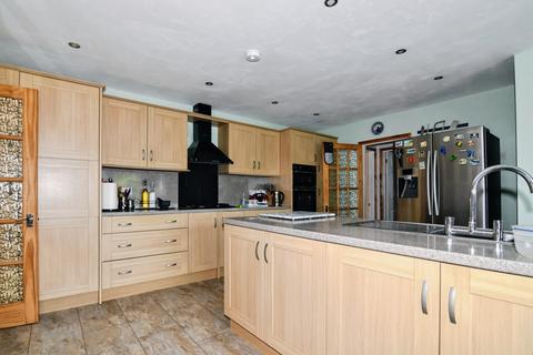 5 bedroom detached bungalow for sale, Alverdiscott Road, Bideford, EX39