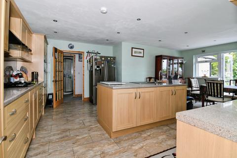5 bedroom detached bungalow for sale, Alverdiscott Road, Bideford, EX39