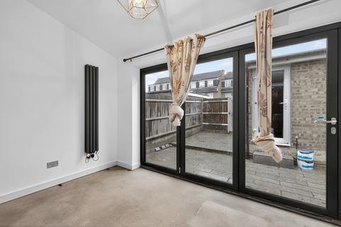 4 bedroom end of terrace house for sale, Park View, Hoddesdon, EN11