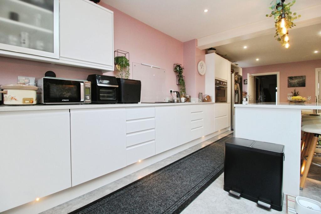 Kitchen Family Room