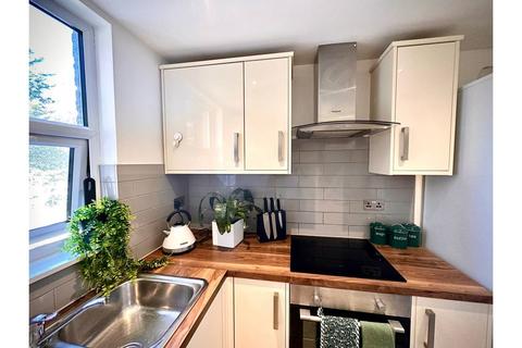 undefined, Brighton Road, South Croydon, CR2