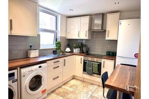 undefined, Brighton Road, South Croydon, CR2