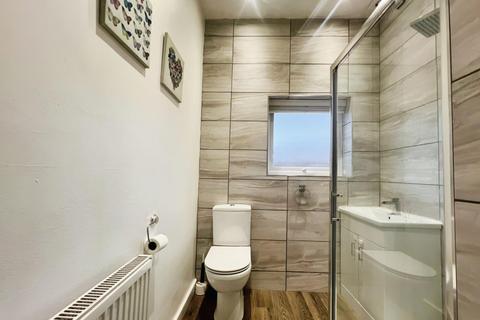2 bedroom end of terrace house to rent, Brideoake Street, Leigh