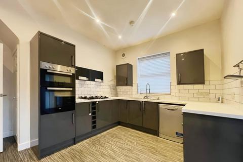 2 bedroom end of terrace house to rent, Brideoake Street, Leigh