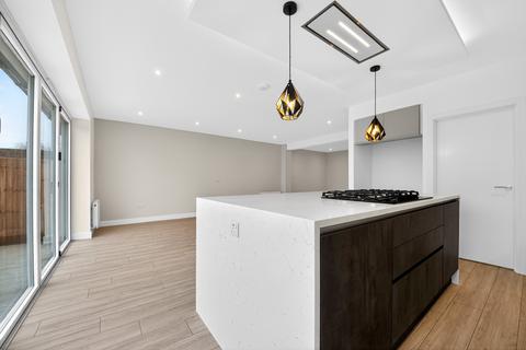4 bedroom bungalow for sale, The Drive, Potters Bar, EN6