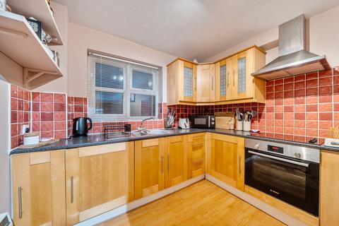 1 bedroom flat for sale, Maybury Road, Surrey GU21