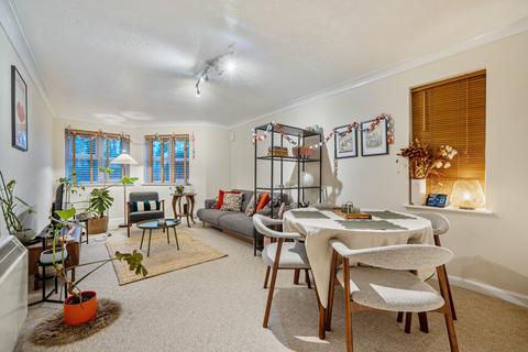 1 bedroom flat for sale, Maybury Road, Surrey GU21