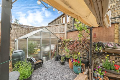 3 bedroom cottage for sale, Westgate, Cleckheaton, Kirklees, BD19