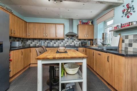 3 bedroom cottage for sale, Westgate, Cleckheaton, Kirklees, BD19