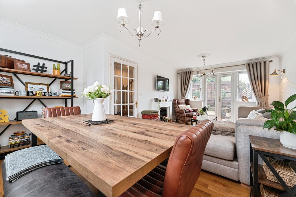 Lounge/Dining Room