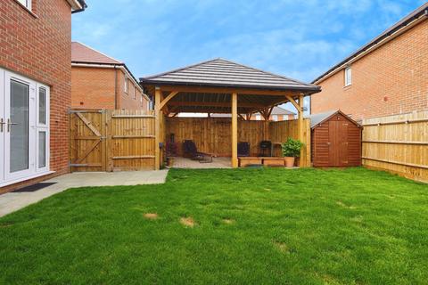 4 bedroom detached house for sale, Redwing Grove, Dover, CT16