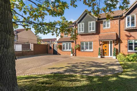 4 bedroom semi-detached house for sale, Orchard Way, Croydon, CR0