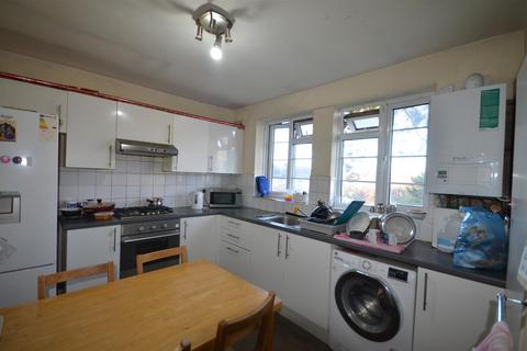 2 bedroom flat for sale, Forty Avenue, Wembley