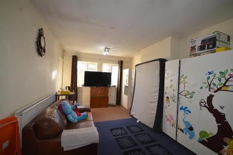 2 bedroom flat for sale, Forty Avenue, Wembley