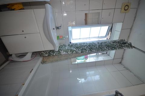 2 bedroom flat for sale, Forty Avenue, Wembley
