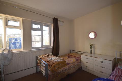 2 bedroom flat for sale, Forty Avenue, Wembley