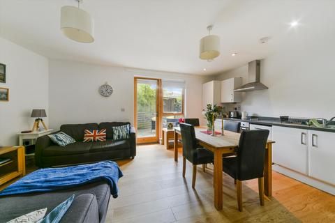 2 bedroom flat to rent, Corsica Street, London, N5
