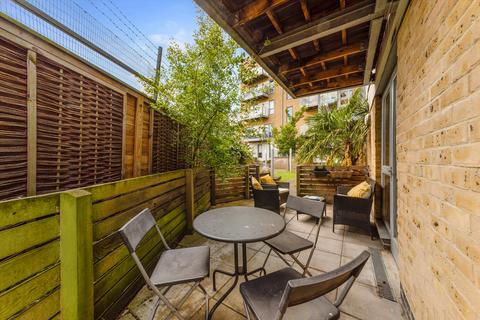 2 bedroom flat to rent, Corsica Street, London, N5