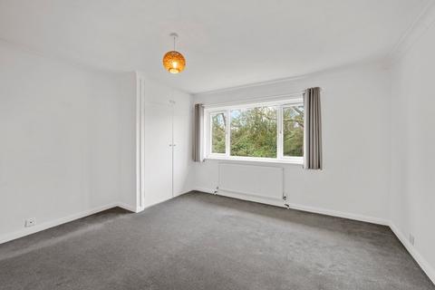 2 bedroom apartment for sale, Conifers, Weybridge, KT13