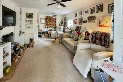 2 bedroom bungalow for sale, Gorse Lane, Clacton-on-Sea, Essex