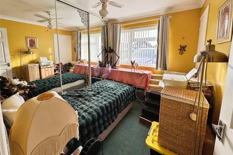 2 bedroom bungalow for sale, Gorse Lane, Clacton-on-Sea, Essex