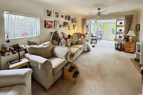 2 bedroom bungalow for sale, Gorse Lane, Clacton-on-Sea, Essex