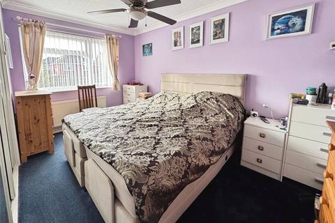 2 bedroom bungalow for sale, Gorse Lane, Clacton-on-Sea, Essex