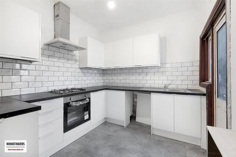 3 bedroom terraced house to rent, Little Ilford Lane, Manor Park, E12