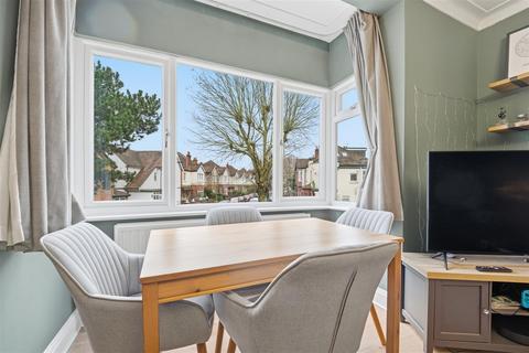 undefined, York Avenue, Hanwell