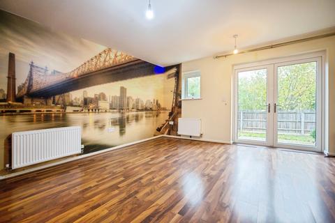 2 bedroom terraced house for sale, Lister Drive, Gravesend, DA11