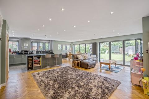 4 bedroom end of terrace house for sale, Ryelands Close, Caterham, CR3
