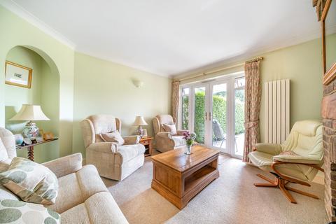 undefined, Apers Avenue, Surrey GU22
