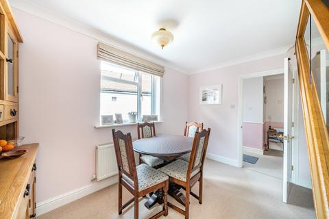undefined, Apers Avenue, Surrey GU22