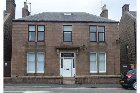 3 bedroom flat for sale