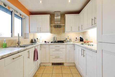 undefined, Ling Park Avenue, Bradford, BD15