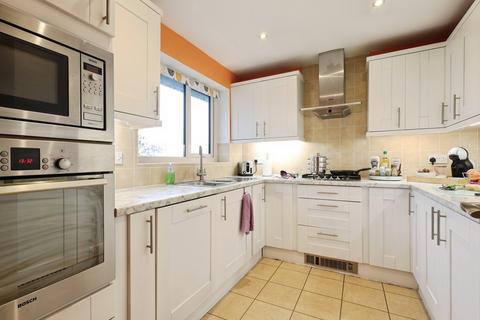 undefined, Ling Park Avenue, Bradford, BD15