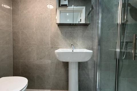 Studio to rent, Station Road, Harrow HA1