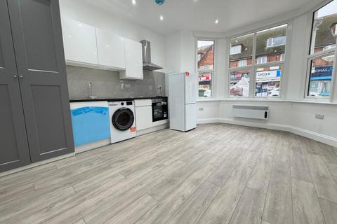 Studio to rent, Station Road, Harrow HA1