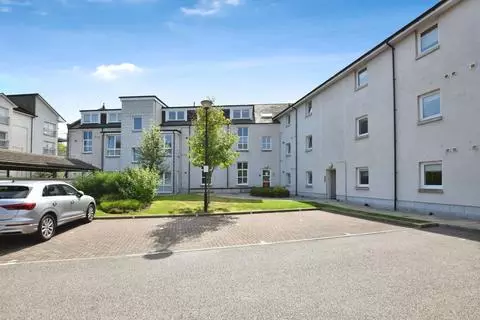 2 bedroom ground floor flat for sale