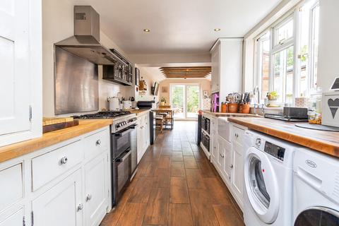 4 bedroom end of terrace house for sale, Station Road, Woburn Sands, MK17