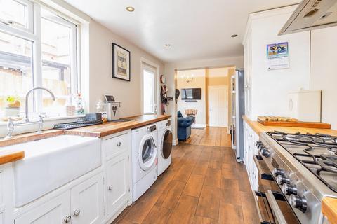 4 bedroom end of terrace house for sale, Station Road, Woburn Sands, MK17