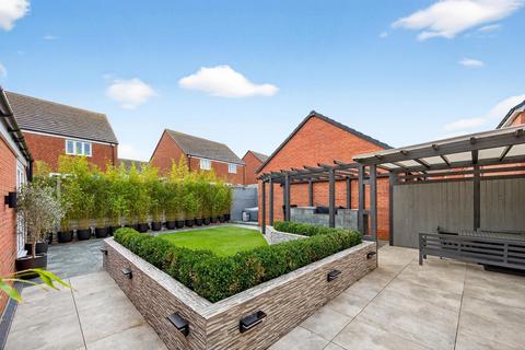 4 bedroom detached house for sale, Jackdaws Drive, Warwick, CV34