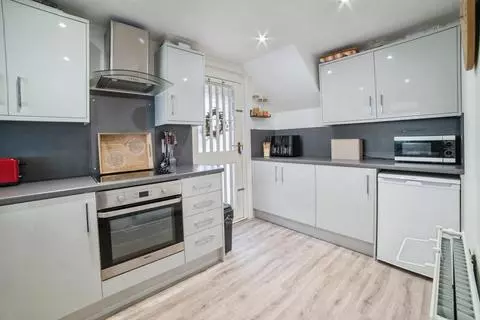2 bedroom semi-detached house for sale