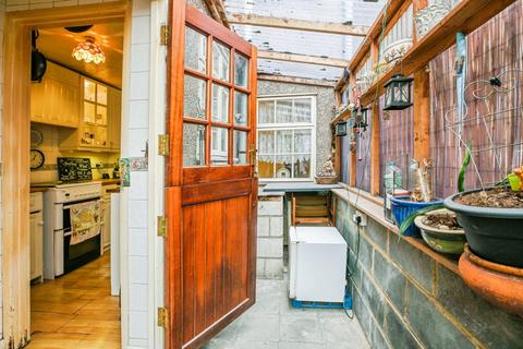 3 bedroom terraced house for sale, Alma Place, Thornton Heath, CR7