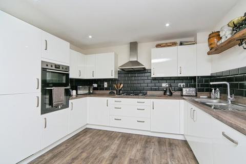 4 bedroom detached house for sale, Parc Tyddyn Bach, Holyhead, LL65