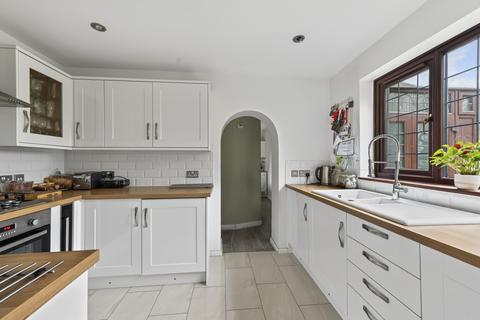 4 bedroom semi-detached house for sale, Alexandra Avenue, Warlingham, CR6